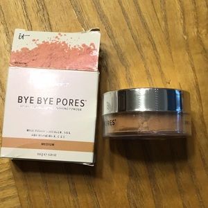 it cosmetics Makeup - BYE BYE PORES TINTED FINISHING POWDER it cosmetics Makeup - BYE BYE PORES TINTED FINISHING POWDER